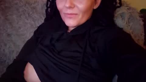 horneymomnextdoor online show from April 6, 2026, 8:32 pm