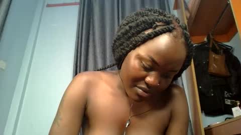 Snapshot of horny_lunah chatting on April 27, 2026, 5:00 pm horny_lunah online show from April 27, 2026, 5:00 pm