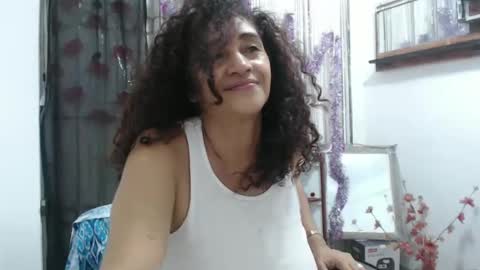 Snapshot of horny_mommy17 chatting on December 6, 2024, 3:44 pm armina online show from December 6, 2024, 3:44 pm