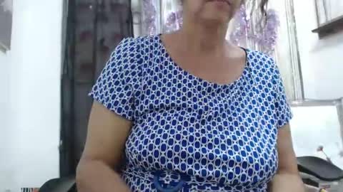 Snapshot of horny_mommy17 chatting on December 27, 2024, 7:57 pm armina online show from December 27, 2024, 7:57 pm