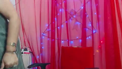 Snapshot of horny_mommy17 chatting on April 13, 2026, 11:48 am armina online show from April 13, 2026, 11:48 am