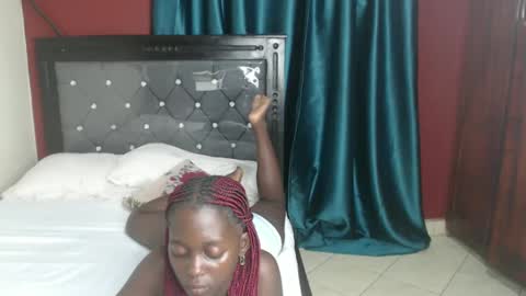 Snapshot of hornybella4 chatting on February 12, 2025, 5:05 pm Bella online show from February 12, 2025, 5:05 pm