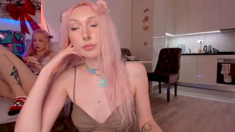 Snapshot of hornybunnys chatting on January 12, 2025, 12:49 am Alex and Rosie online show from January 12, 2025, 12:49 am