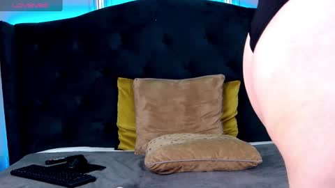 Snapshot of hornygirllx chatting on February 18, 2025, 12:15 am AshlineKatte online show from February 18, 2025, 12:15 am