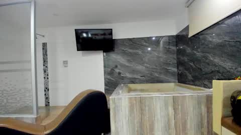 Snapshot of horrny_18_victoria chatting on January 18, 2026, 2:04 am ronald and victoria online show from January 18, 2026, 2:04 am