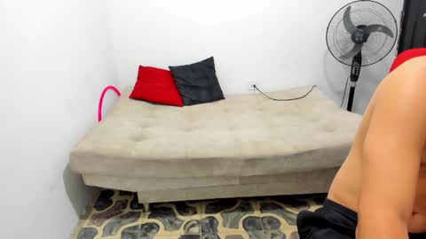 Snapshot of horrny_18_victoria chatting on February 16, 2026, 6:31 am ronald and victoria online show from February 16, 2026, 6:31 am