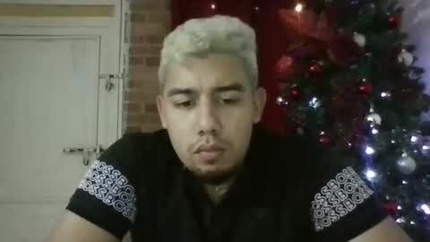 Snapshot of hot2512 chatting on December 22, 2025, 12:18 am hot2512 online show from December 22, 2025, 12:18 am