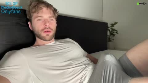 Snapshot of hot8pack01 chatting on December 14, 2024, 10:28 pm Edward aka Wolf online show from December 14, 2024, 10:28 pm