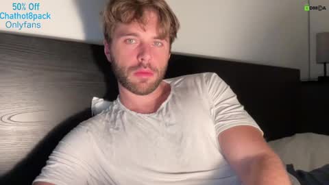 Snapshot of hot8pack01 chatting on October 17, 2025, 10:23 pm Edward aka Wolf online show from October 17, 2025, 10:23 pm