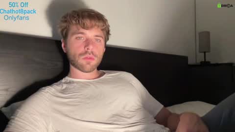 Snapshot of hot8pack01 chatting on October 18, 2025, 10:43 pm Edward aka Wolf online show from October 18, 2025, 10:43 pm