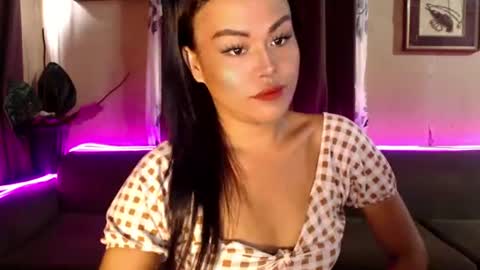 Snapshot of hot_babe0802 chatting on June 12, 2026, 2:43 am HANNA online show from June 12, 2026, 2:43 am