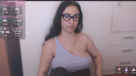 Snapshot of hot_big_ass chatting on November 6, 2025, 12:50 pm v online show from November 6, 2025, 12:50 pm