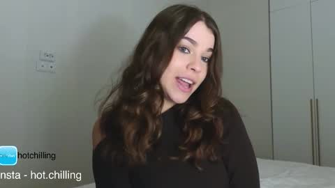 LiluCaroline online show from January 12, 2026, 5:40 pm