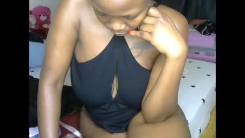 Snapshot of hot_ebony11 chatting on September 19, 2025, 7:21 am chooo pie online show from September 19, 2025, 7:21 am