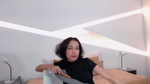 Snapshot of hot_little_bunny chatting on December 11, 2024, 11:43 pm Alana online show from December 11, 2024, 11:43 pm