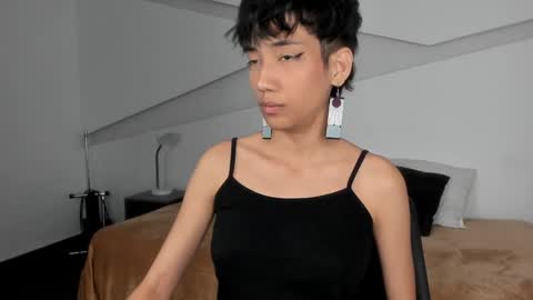 Snapshot of hot_little_bunny chatting on February 1, 2025, 11:37 pm Alana online show from February 1, 2025, 11:37 pm