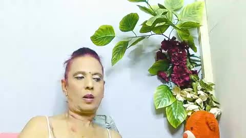 hot queen online show from June 19, 2026, 5:17 pm