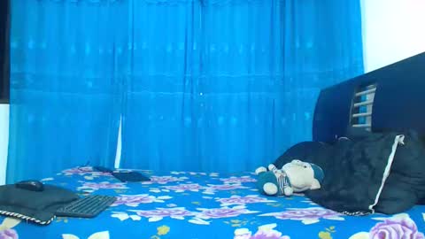 Snapshot of hot_sharks__ chatting on October 16, 2025, 10:27 am Hot Sharks   online show from October 16, 2025, 10:27 am