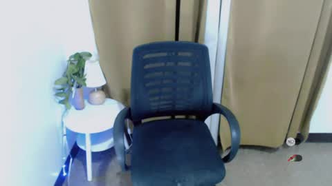 Yanna online show from July 6, 2026, 3:14 pm