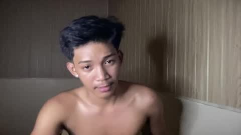 hotasian_jerome online show from May 17, 2026, 12:23 pm