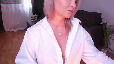 Snapshot of hotbabette chatting on September 29, 2025, 12:21 pm SweetBrendy online show from September 29, 2025, 12:21 pm