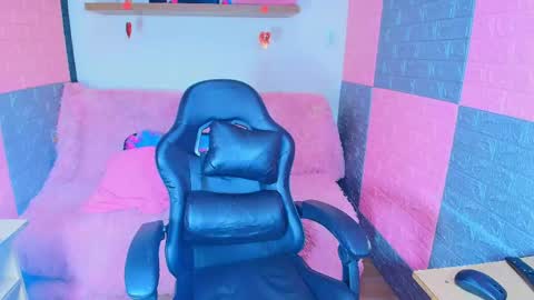 Snapshot of hotcakes_uwu chatting on May 13, 2026, 3:48 am Hotcakes online show from May 13, 2026, 3:48 am