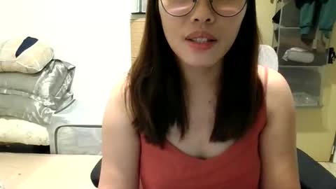 hotchick2099 online show from April 4, 2026, 2:03 pm