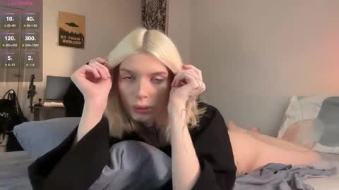 hotchubently online show from September 22, 2025, 9:44 am