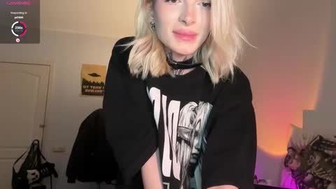 hotchubently online show from December 2, 2025, 9:14 am