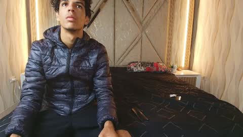 hotcouple_222 online show from April 4, 2026, 7:17 am