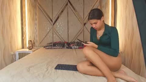 hotcouple_222 online show from May 19, 2026, 1:39 pm
