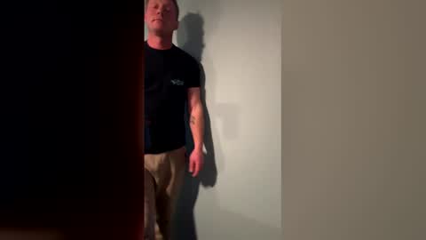 Snapshot of hotdadforyou chatting on February 2, 2026, 12:31 am hotdadforyou online show from February 2, 2026, 12:31 am