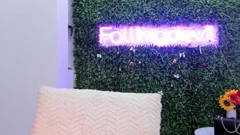 hotfallingdevil online show from December 22, 2025, 6:10 am