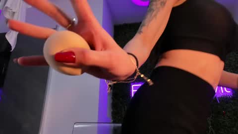 hotfallingdevil online show from February 2, 2026, 5:39 am