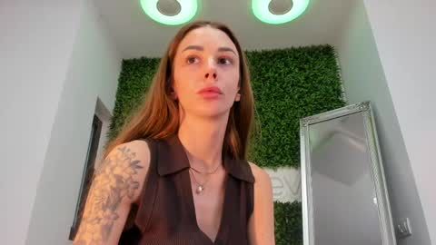 hotfallingdevil online show from May 25, 2026, 4:18 am