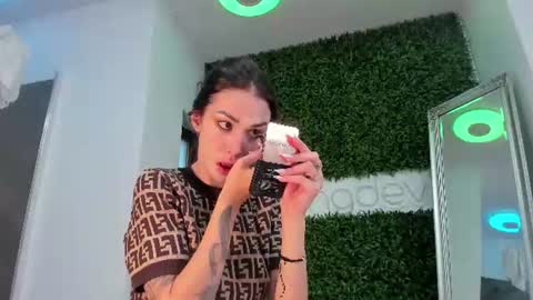 hotfallingdevil online show from June 25, 2026, 4:34 am