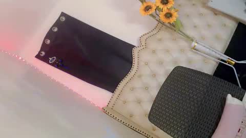 hotgirl_krisxx online show from October 15, 2025, 9:31 am