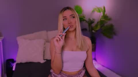 Snapshot of hotjessxx chatting on November 26, 2025, 3:40 am Maria online show from November 26, 2025, 3:40 am