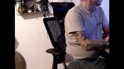 hotkinkytat online show from November 19, 2025, 7:41 am