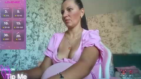 Snapshot of hotkleoo chatting on August 1, 2026, 4:17 pm MistressM online show from August 1, 2026, 4:17 pm