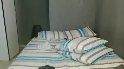 hotlilya online show from April 13, 2026, 8:09 am