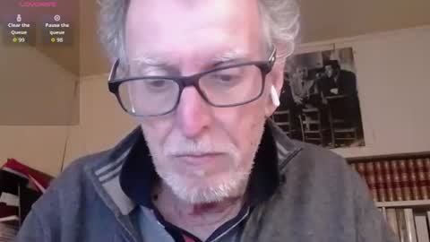 hotlux_54 online show from April 26, 2026, 7:33 pm