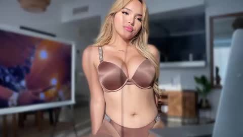 Snapshot of hotmissjessica chatting on January 17, 2025, 12:21 pm Jessica Ortega online show from January 17, 2025, 12:21 pm