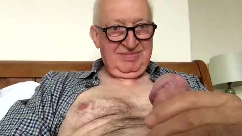 hotmuff99 online show from October 3, 2025, 2:36 pm