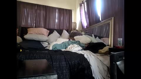 hotrox6942 online show from February 25, 2026, 7:12 pm