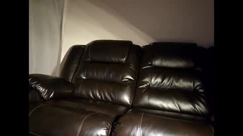 hotrox6942 online show from April 15, 2026, 1:45 am