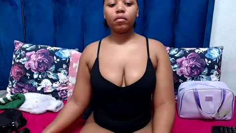 hotsmalltitsx online show from July 14, 2026, 3:11 am
