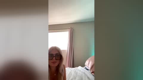 Snapshot of hott7malibu chatting on April 10, 2026, 7:40 pm hott7malibu online show from April 10, 2026, 7:40 pm