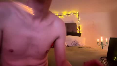 hottcouples00 online show from May 1, 2026, 12:48 am