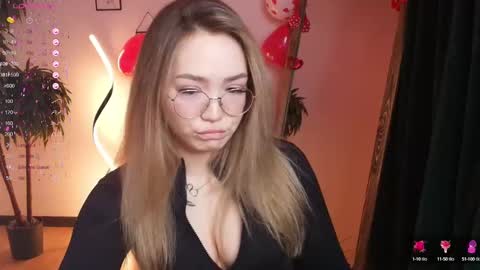 Snapshot of hottease_pvt chatting on February 4, 2025, 5:21 am hello Im Eva online show from February 4, 2025, 5:21 am